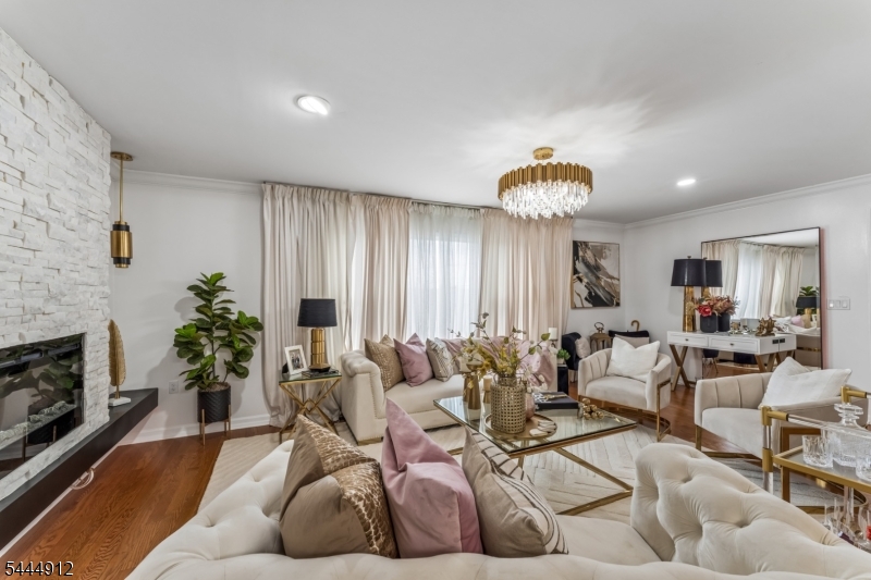19 Willie St Property Photo 6