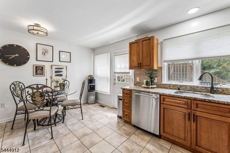 19 Willie St Property Photo 16