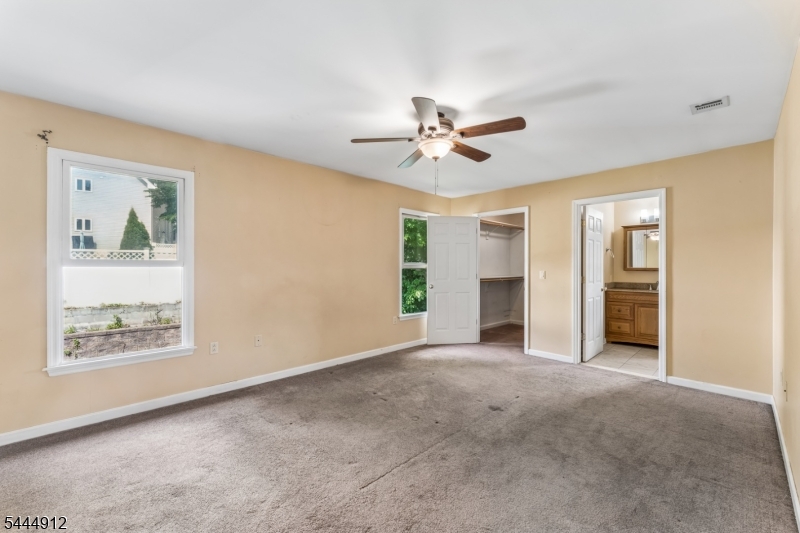19 Willie St Property Photo 27