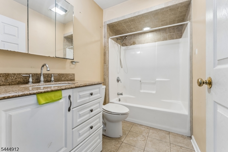 19 Willie St Property Photo 31