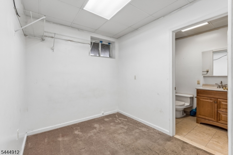 19 Willie St Property Photo 37