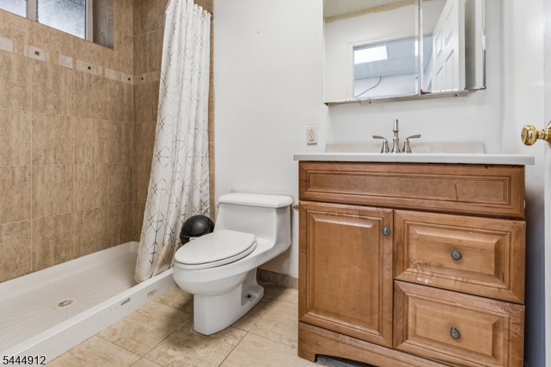 19 Willie St Property Photo 38