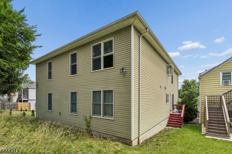 19 Willie St Property Photo 44