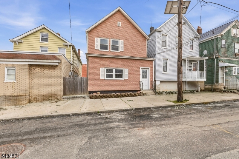 174 Orient St Property Photo 3