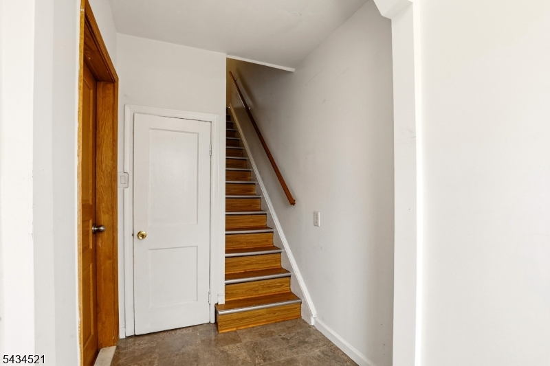 174 Orient St Property Photo 4