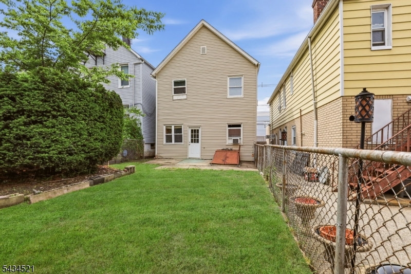 174 Orient St Property Photo 28