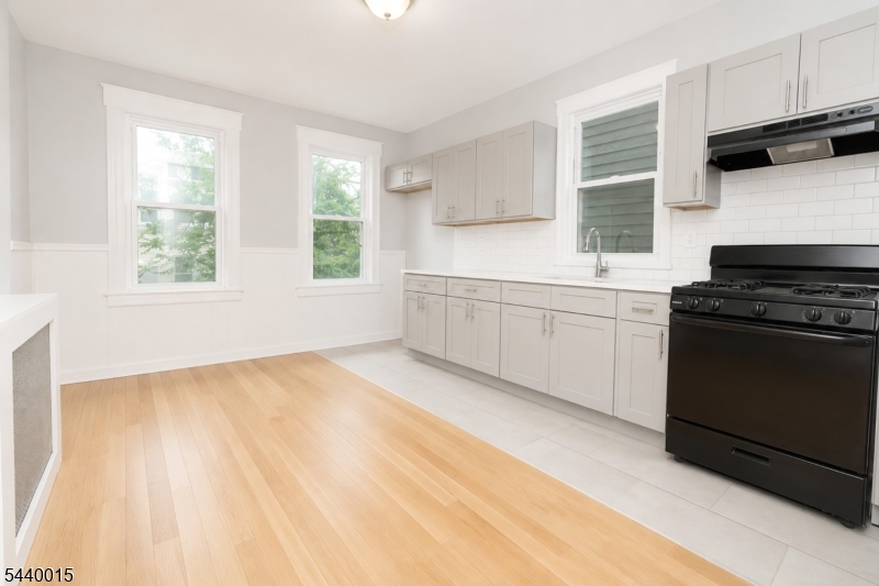 66 Isabella Ave Property Photo 3