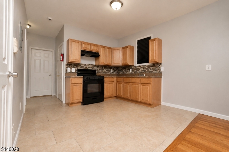 136 Dewey St Property Photo 3