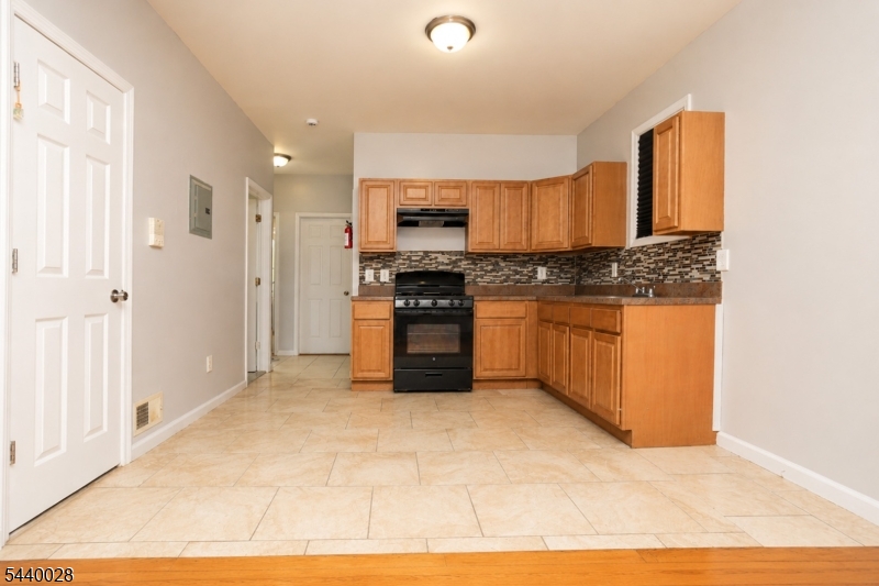 136 Dewey St Property Photo 4