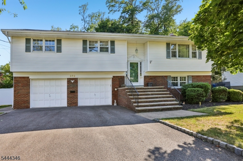 270 Midwood Rd Property Photo 1
