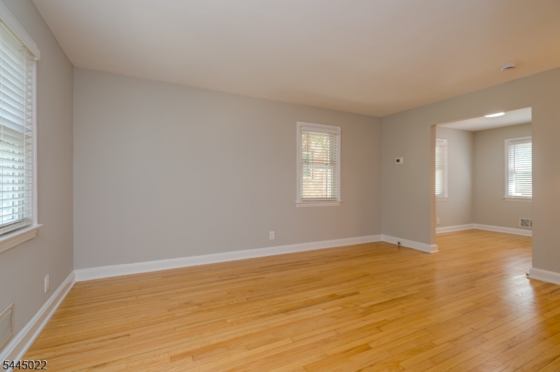 39 Amboy Ave Property Photo 2