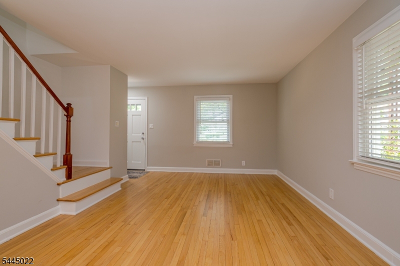 39 Amboy Ave Property Photo 3