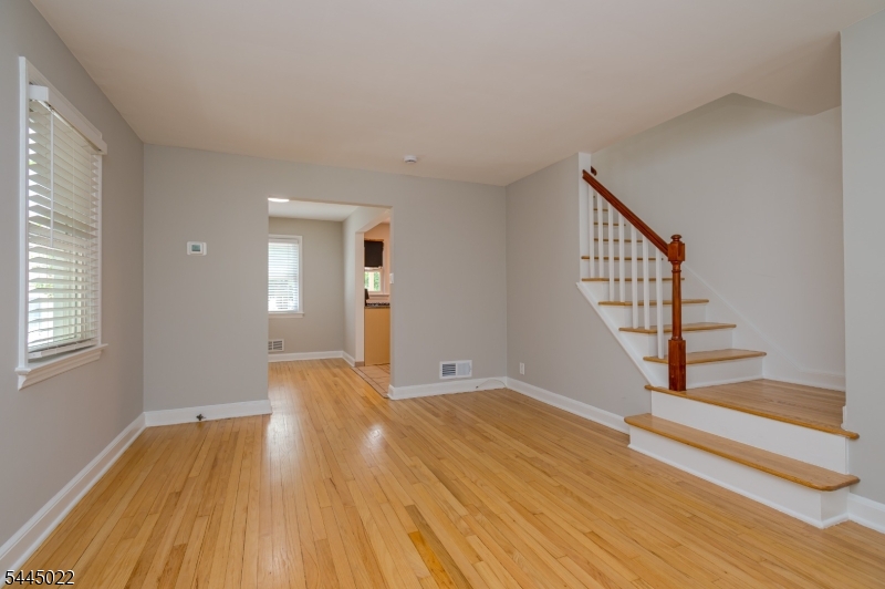 39 Amboy Ave Property Photo 4