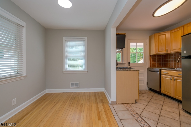 39 Amboy Ave Property Photo 5