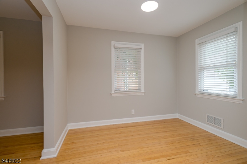 39 Amboy Ave Property Photo 6
