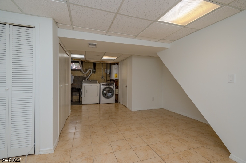 39 Amboy Ave Property Photo 10