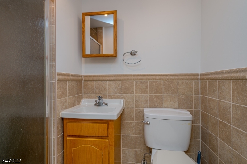 39 Amboy Ave Property Photo 11