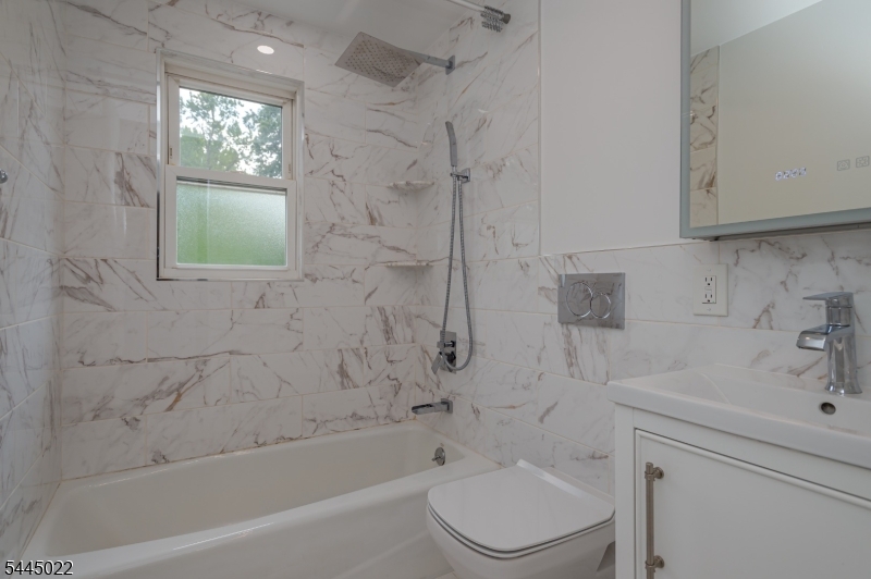 39 Amboy Ave Property Photo 12
