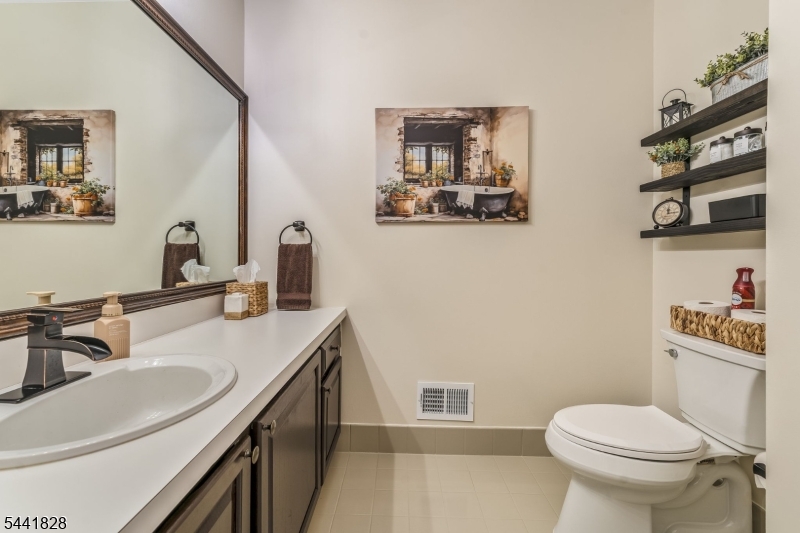 25 Forsgate Ter Property Photo 8