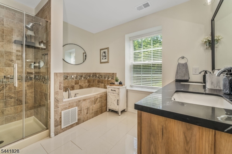 25 Forsgate Ter Property Photo 10