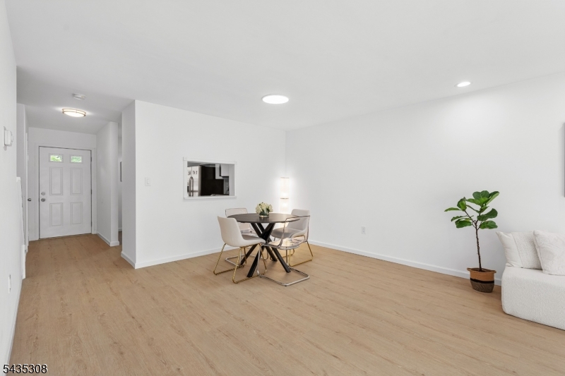309 English Place Property Photo 8