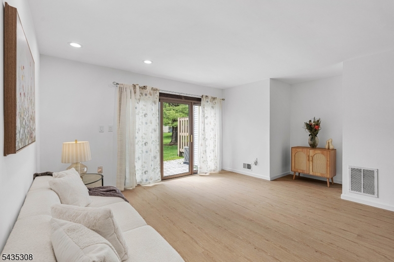309 English Place Property Photo 11