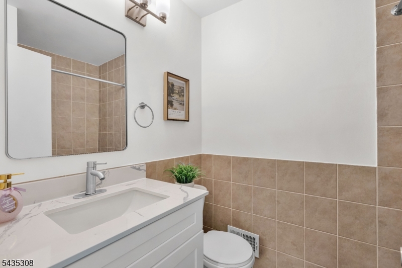 309 English Place Property Photo 17