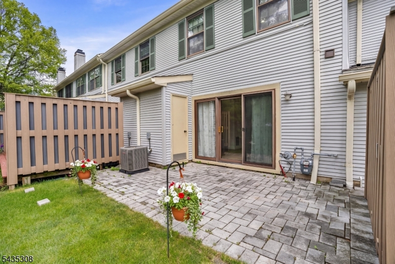 309 English Place Property Photo 23