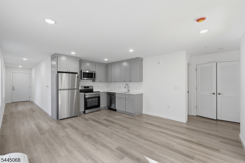 566 Springfield Ave 201 Property Photo 3