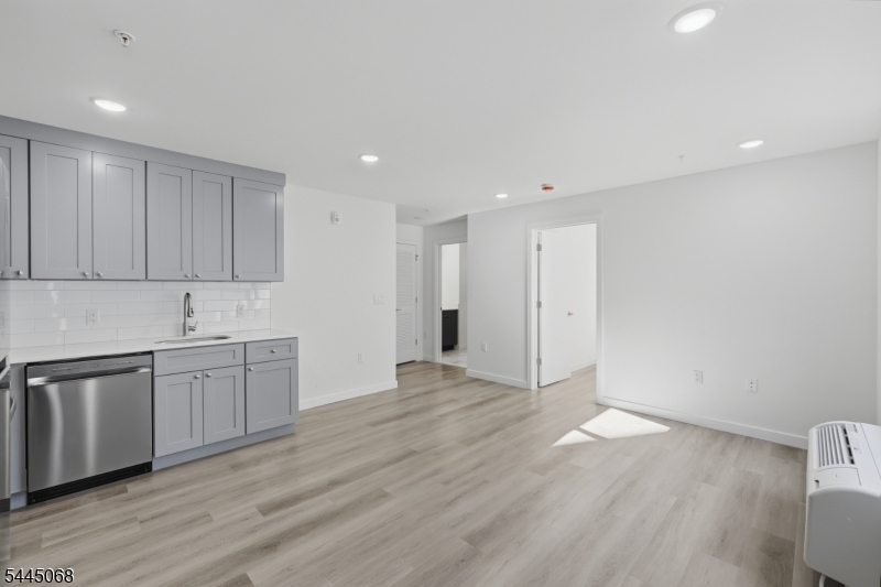 566 Springfield Ave 201 Property Photo 4