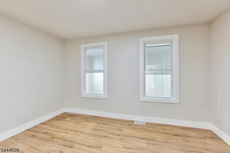152 N Clinton St Property Photo 18