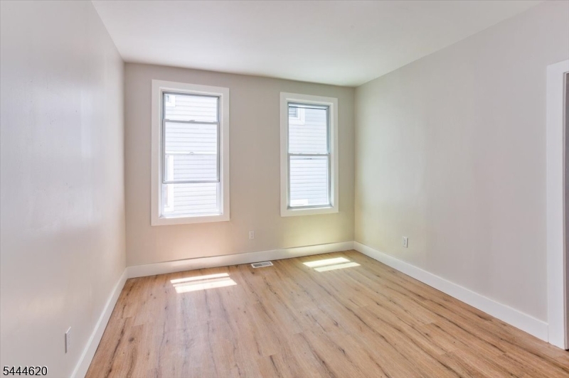 152 N Clinton St Property Photo 20
