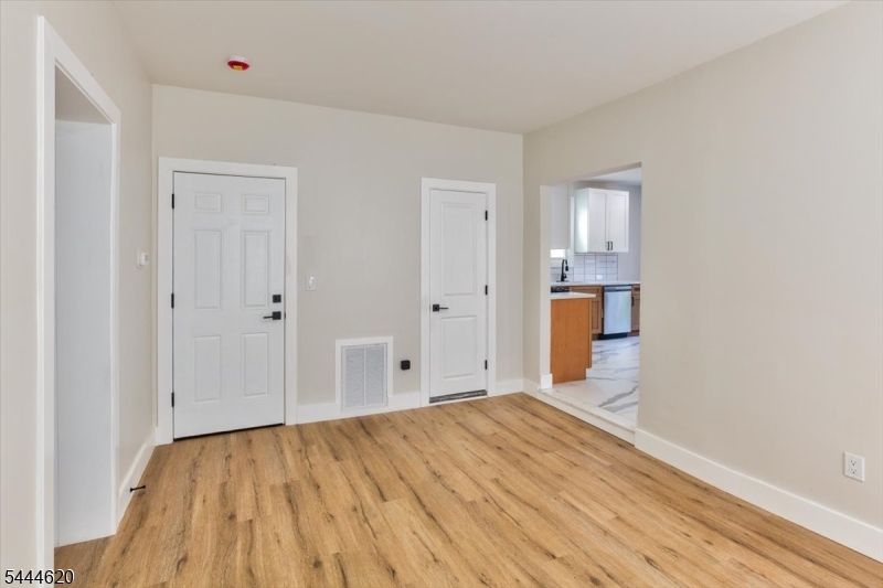 152 N Clinton St Property Photo 21