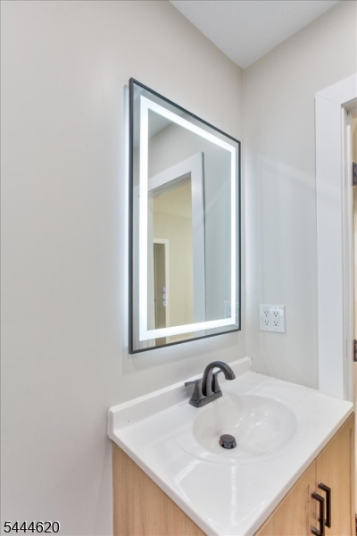 152 N Clinton St Property Photo 23