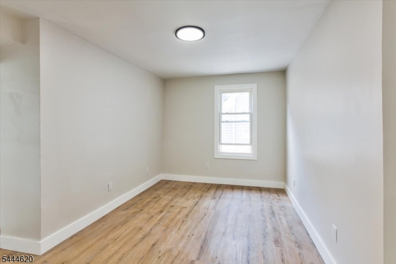 152 N Clinton St Property Photo 33