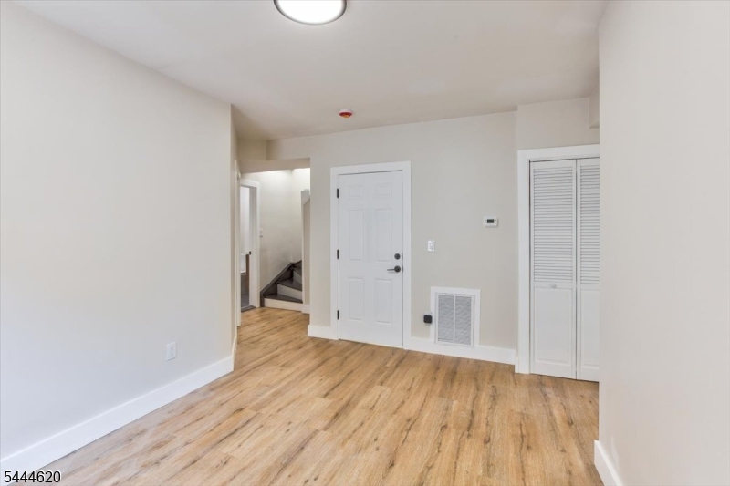152 N Clinton St Property Photo 34