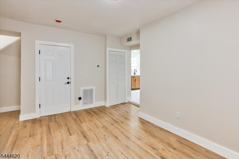 152 N Clinton St Property Photo 35