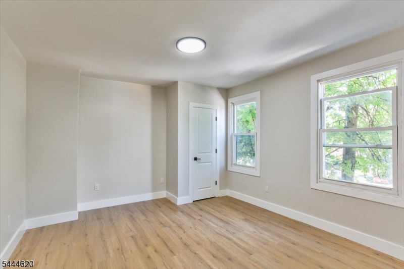 152 N Clinton St Property Photo 36