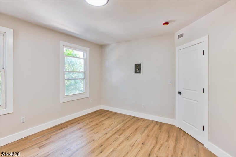 152 N Clinton St Property Photo 37