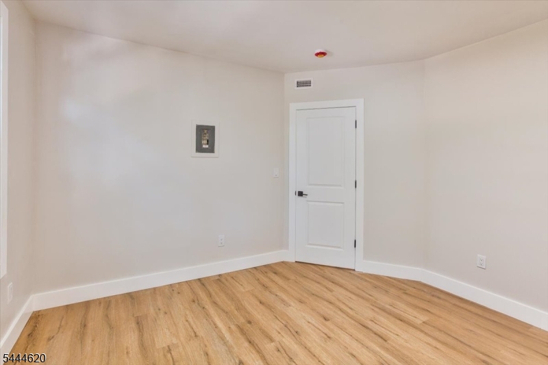 152 N Clinton St Property Photo 38