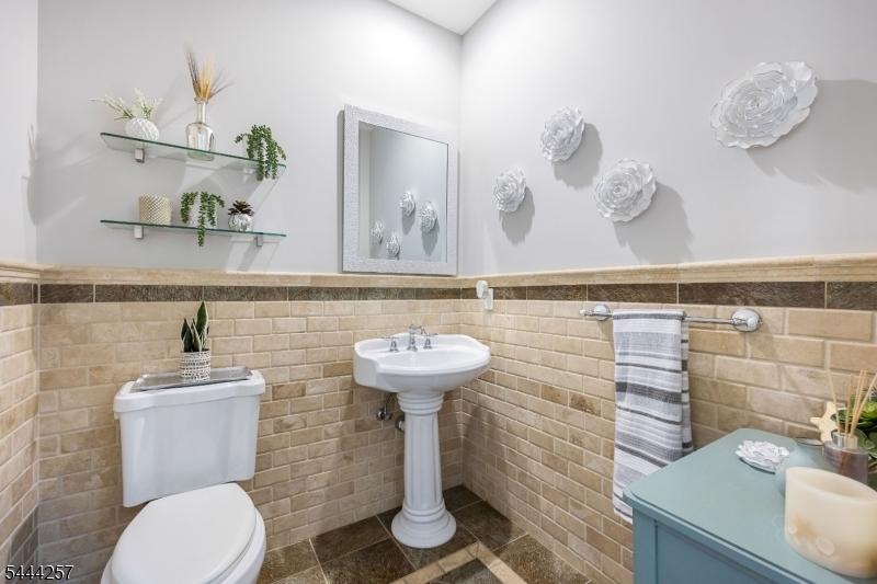8 Ferndale Pl Property Photo 13