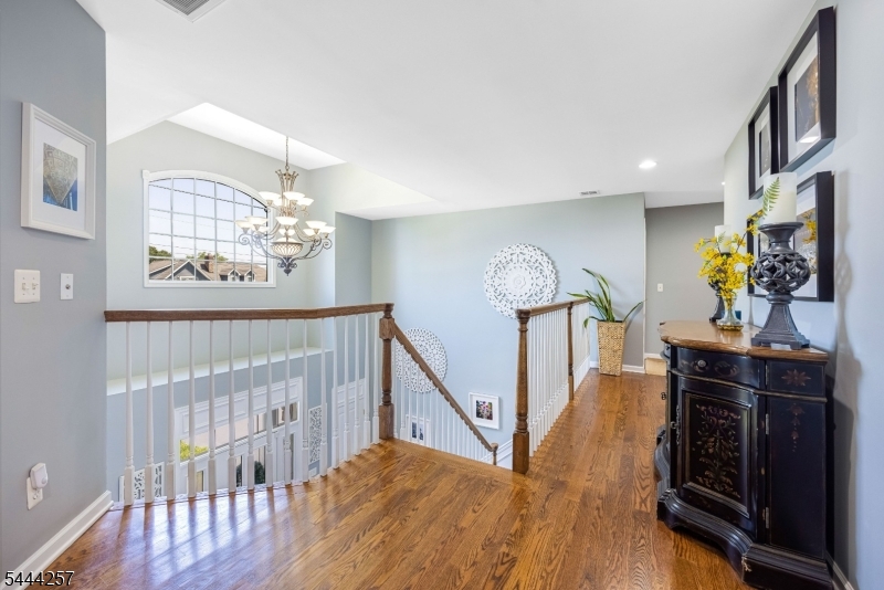 8 Ferndale Pl Property Photo 23