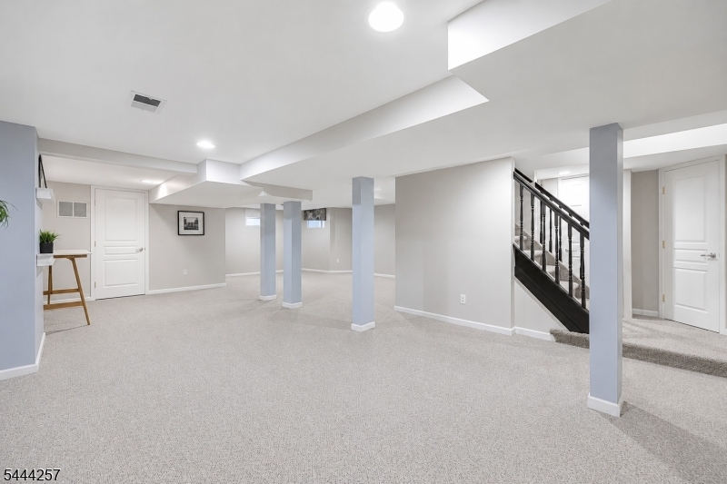 8 Ferndale Pl Property Photo 36