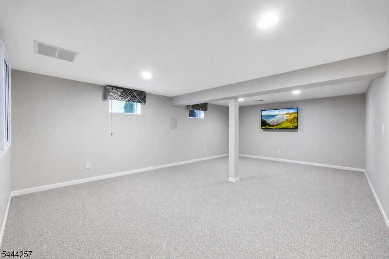 8 Ferndale Pl Property Photo 37