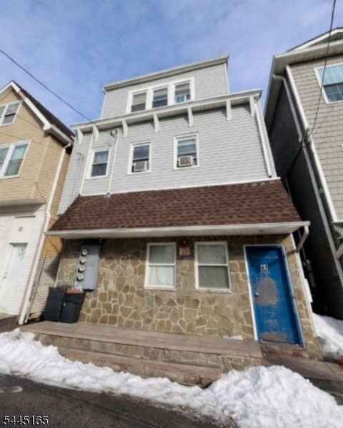 41 Cedar St Property Photo 1