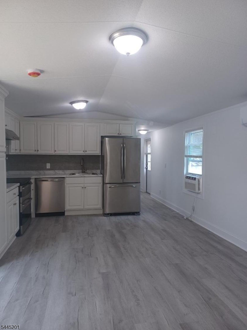 15 3rd St Property Photo 2