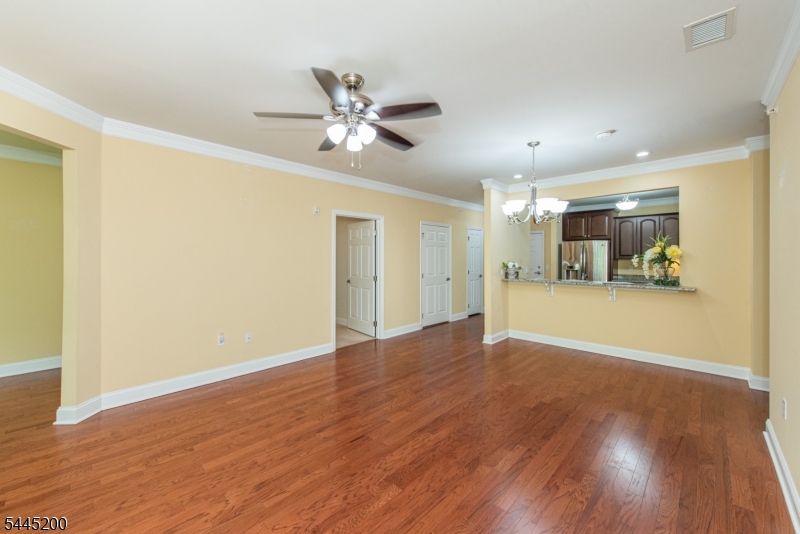 1305 Hale Dr 305 Property Photo 9