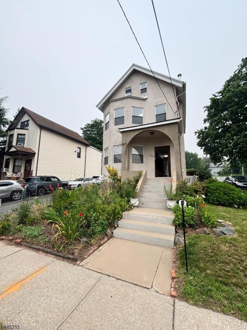 401 Cortlandt St Property Photo 1