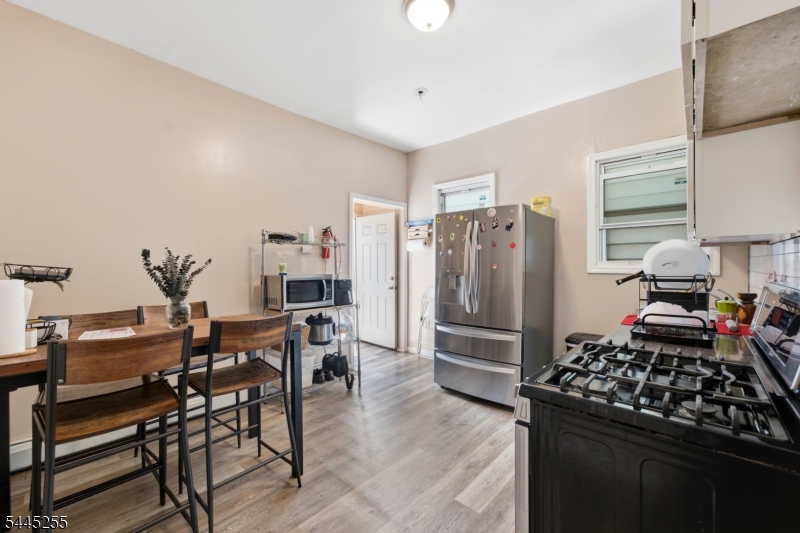 183 Graham Ave Property Photo 8