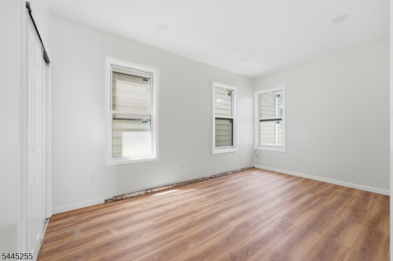 183 Graham Ave Property Photo 12